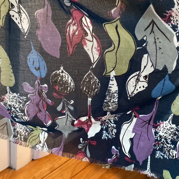 Printed Lightweight scarf - Picture 3 of 3